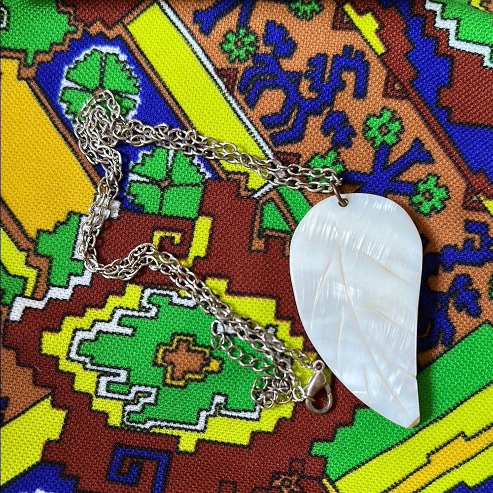VINTAGE Necklace White Shell Carved Leaf Pendant Forest Ocean Beach